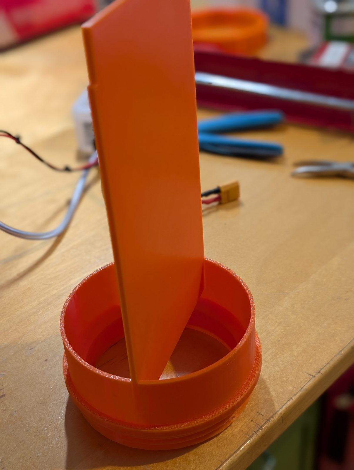 The divider seated in the insert. The narrow segment on the right is the float's private apartment. The printed divider dropped into the insert, showing the small float chamber